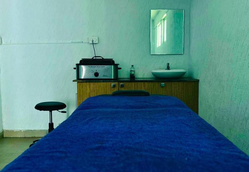 리조트 Hlc Ayurveda And Nature Cure