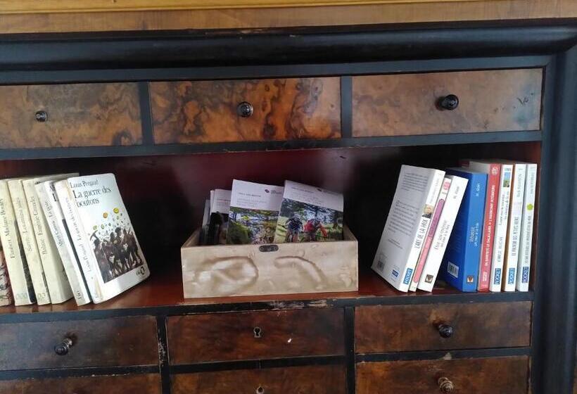 مبيت وإفطار Au Soin De La Vie