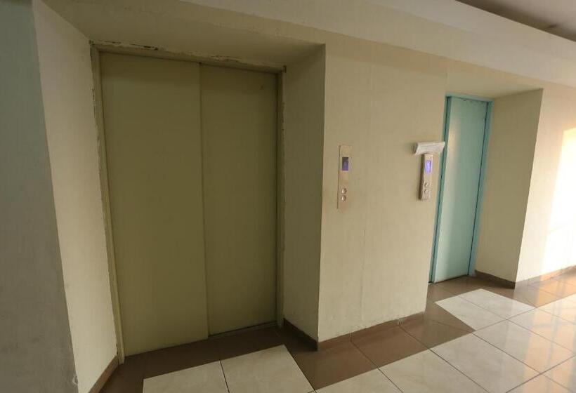 هتل Capital O 93372 Aurora Residence