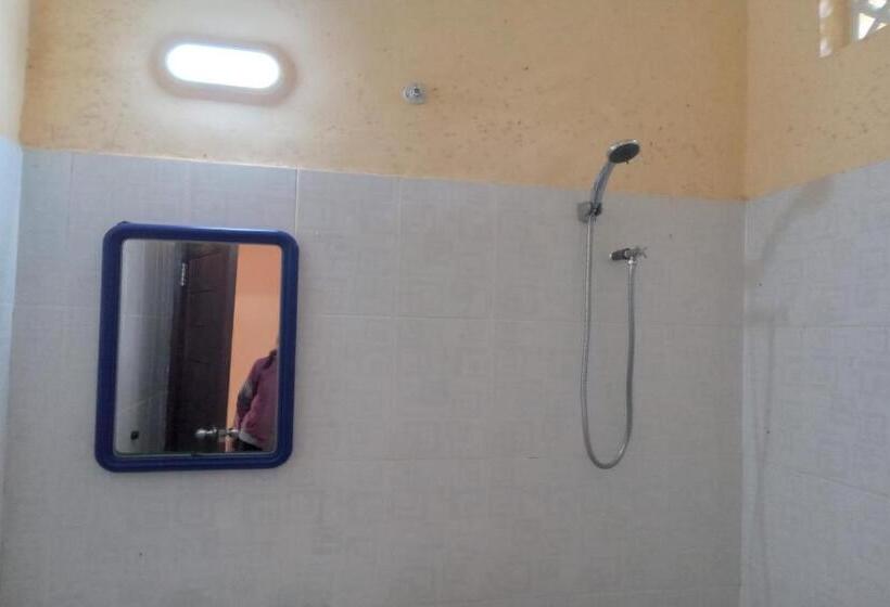 فندق Capital O 93391 Golden Manggis