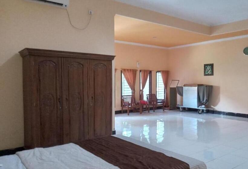 فندق Capital O 93391 Golden Manggis