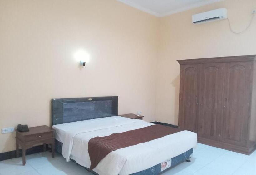 فندق Capital O 93391 Golden Manggis