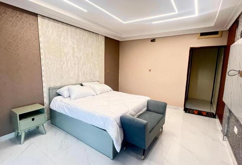 호텔 Deluxe 12 Jinja Pool Apartments
