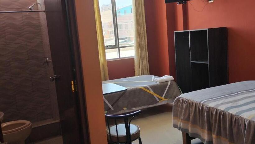 ホテル Hostal Llaut