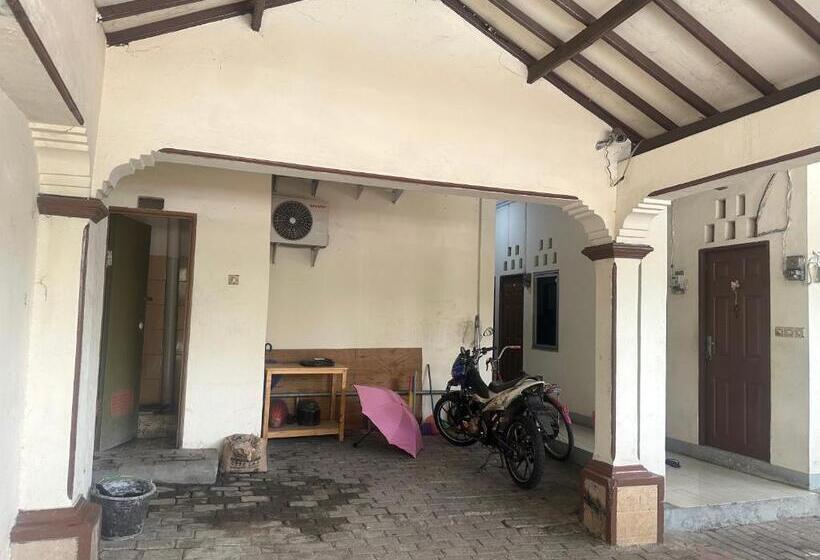 هتل Oyo 93379 S12