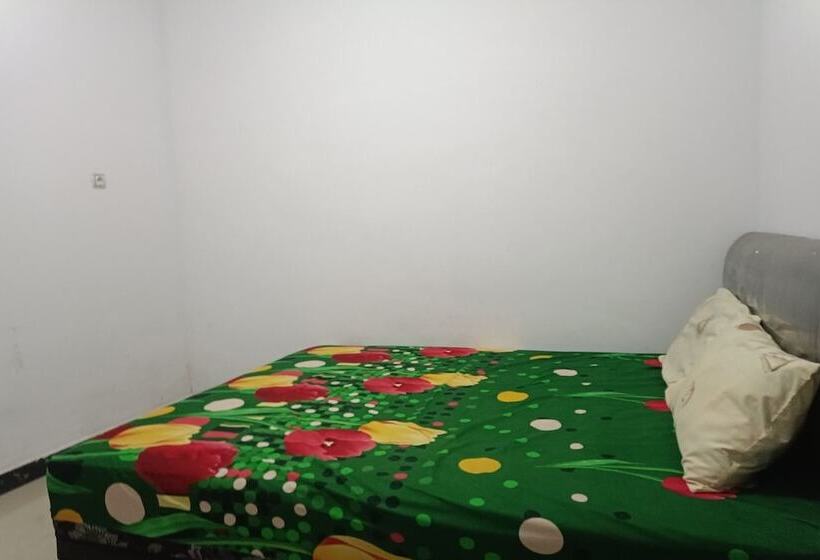 فندق Oyo 93408 Penginapan Annisya
