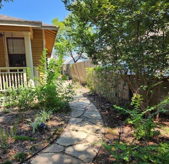 پانسیون Cute & Quiet Garage Apt Home