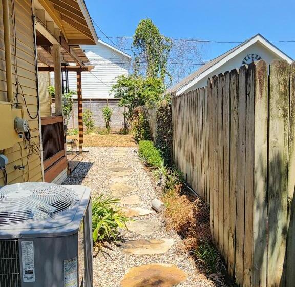 پانسیون Cute & Quiet Garage Apt Home