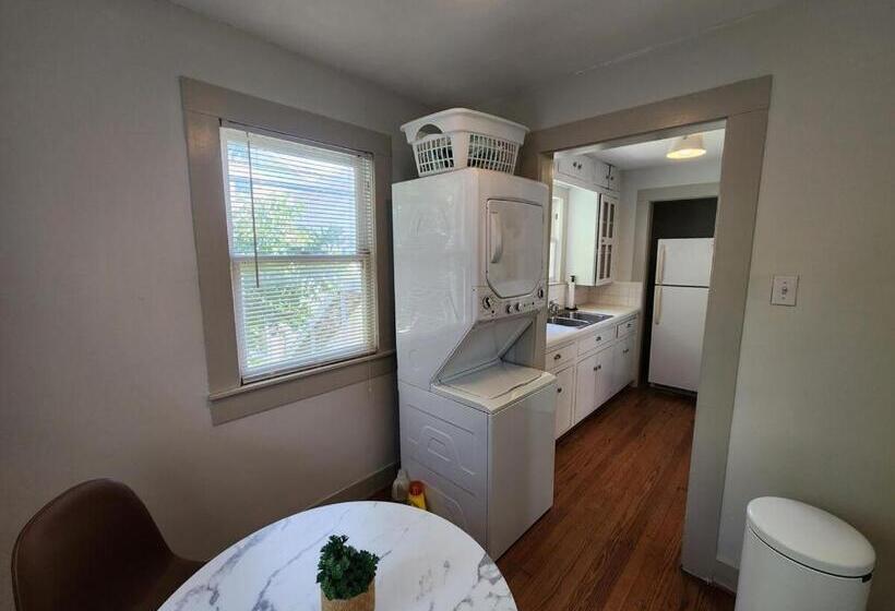 پانسیون Cute & Quiet Garage Apt Home