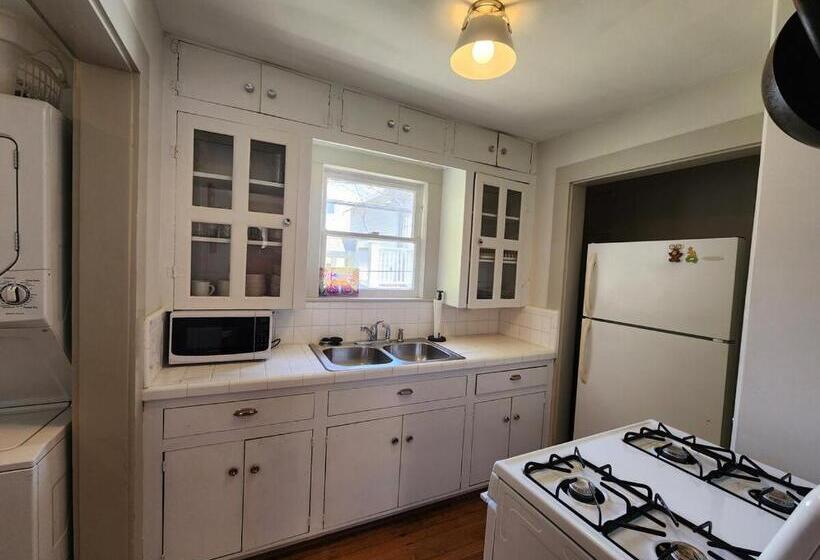 پانسیون Cute & Quiet Garage Apt Home