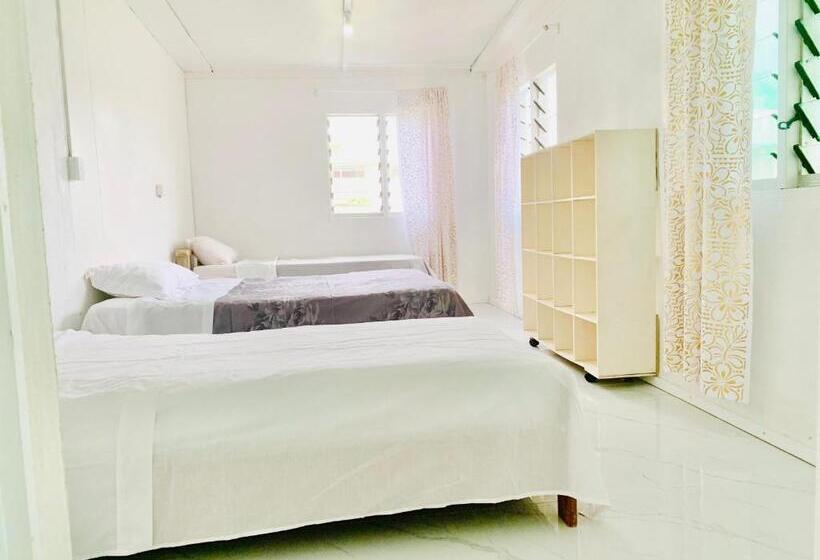 پانسیون Tonga Cottage   Triple Room With Shared Facilities