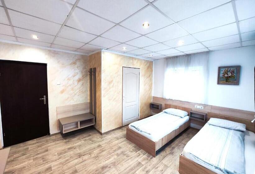 هاستل Casa Thomas Cluj