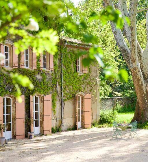 Chambre D Hôtes Insolite Lit Rond B&b Proche Avignon Orange   Château De Sienne Piscine Rivière