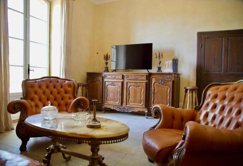 Chambre D Hôtes Insolite Lit Rond B&b Proche Avignon Orange   Château De Sienne Piscine Rivière