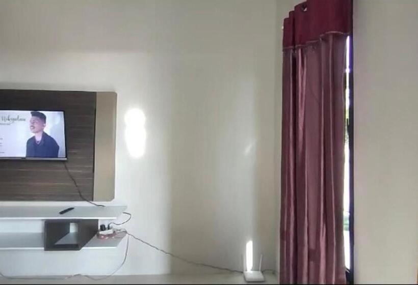 فندق Kamar Adelia