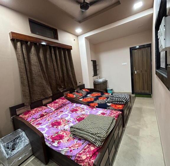 호텔 New Agrawal Pudi Bhandar