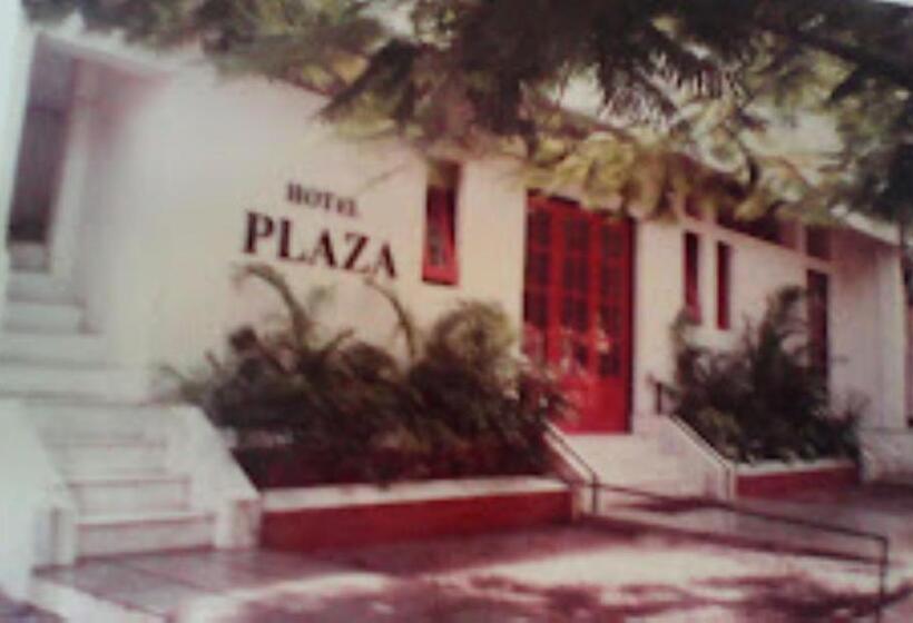 فندق Plaza, Jalgaon