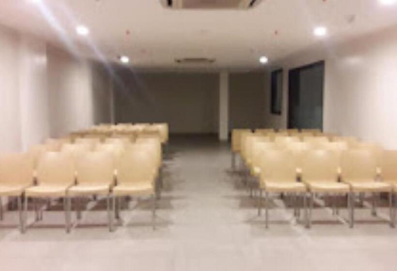 בית מלון כפרי Sai Inn Amhednagar, Maharashtra