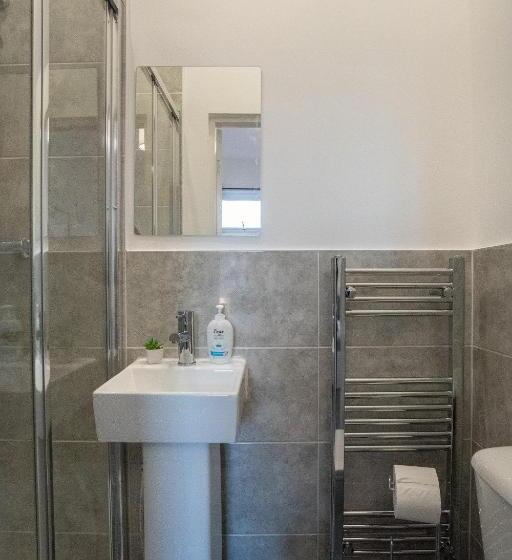 `isimi Luxurious 4 Bed 4 En Suite House Cumbria