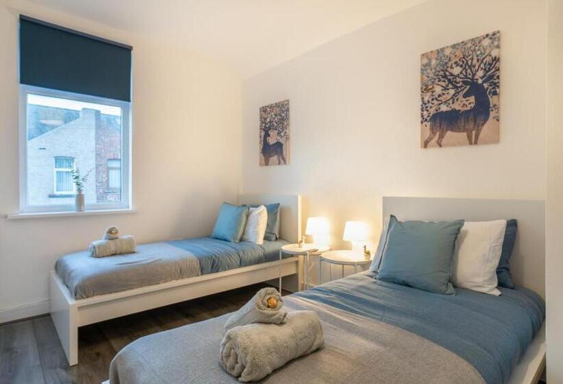 `isimi Luxurious 4 Bed 4 En Suite House Cumbria