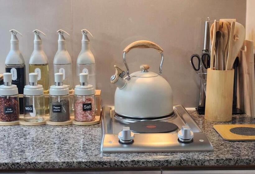 Queen Bed, Sauna, Gym & Captivating Views