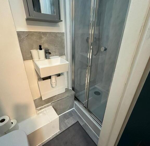 פנסיון 10 Minutes To Central London Vaux