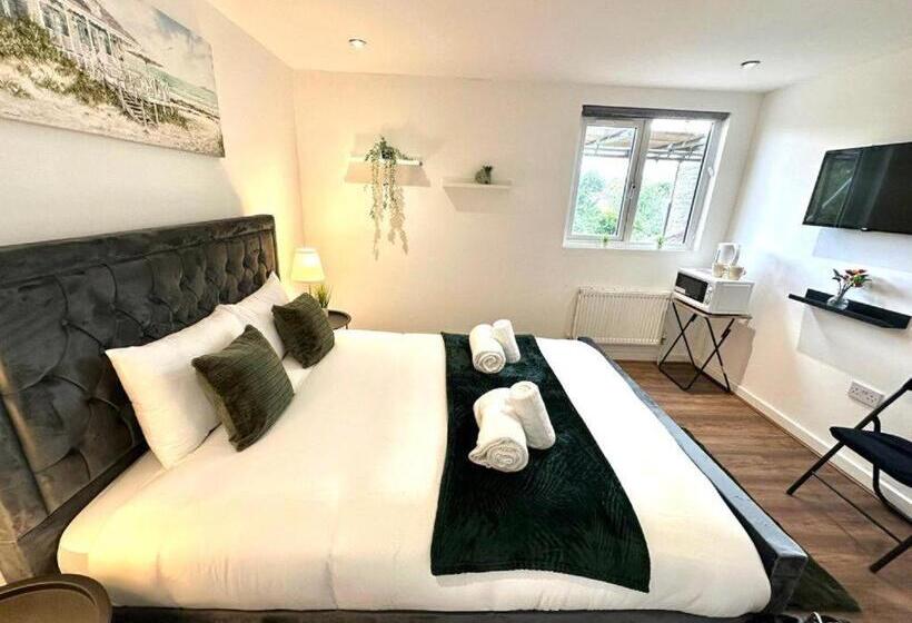 펜션 Hounslow Suites   Tw3