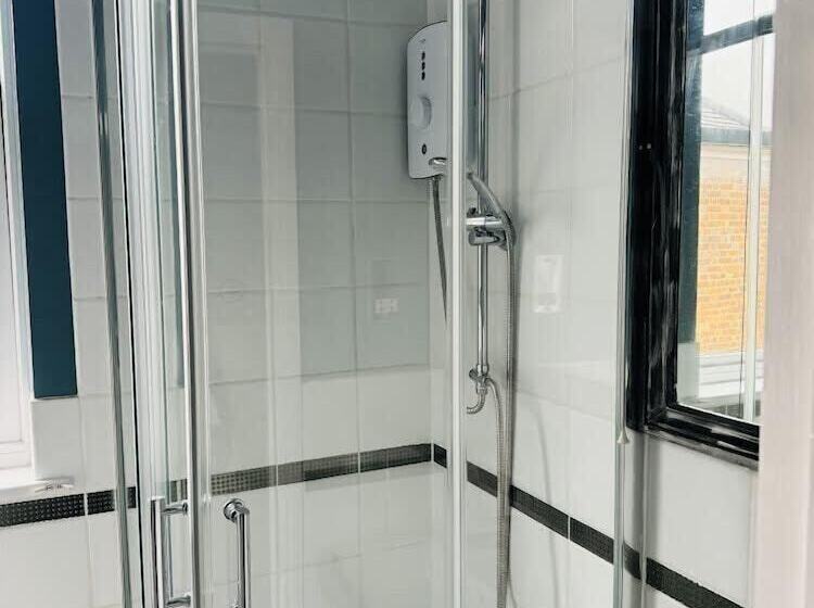 بنسيون Windsor Wine & Dine