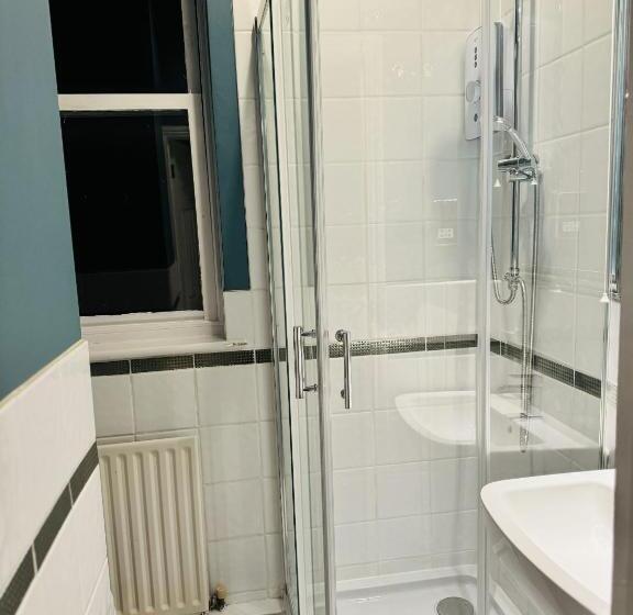 بنسيون Windsor Wine & Dine