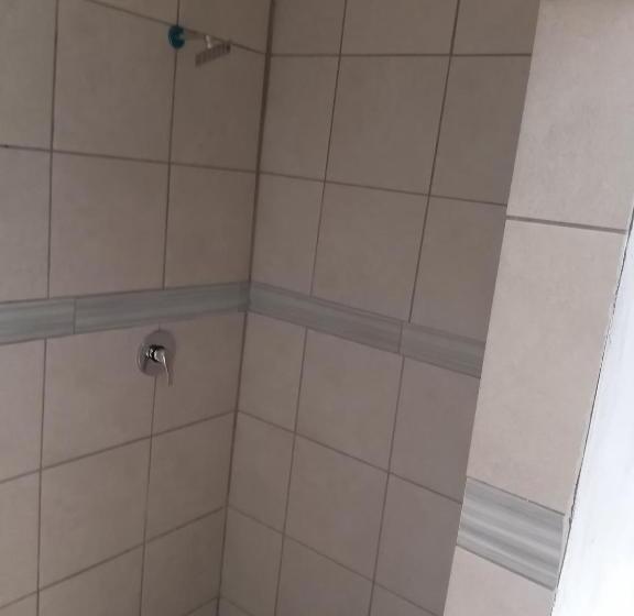 פנסיון Zihlalele 24hours Guest House