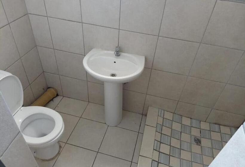 פנסיון Zihlalele 24hours Guest House