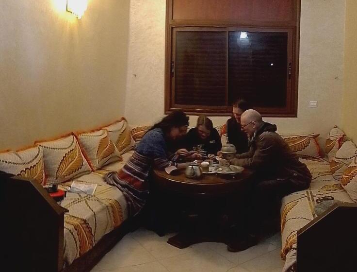 هاستل Dawn Surf