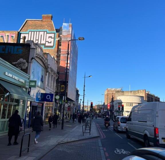 تختخواب و صبحانه Camden Bnb