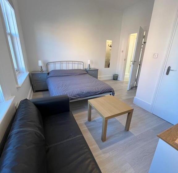 تختخواب و صبحانه Camden Bnb