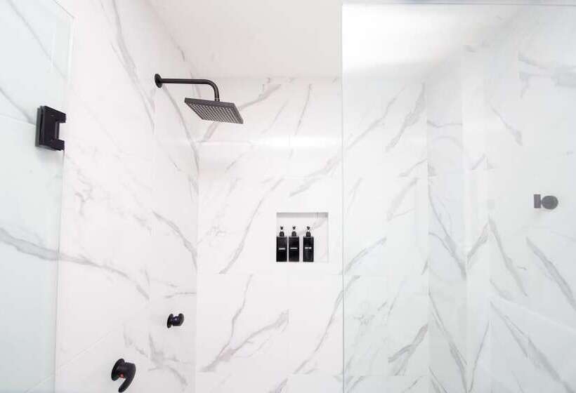 فندق Kuko Suites