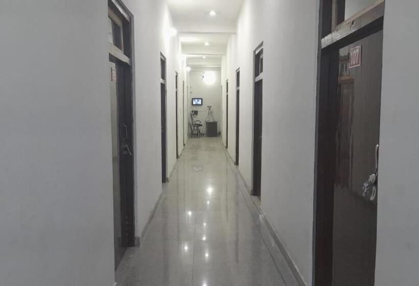 Отель Oyo Room