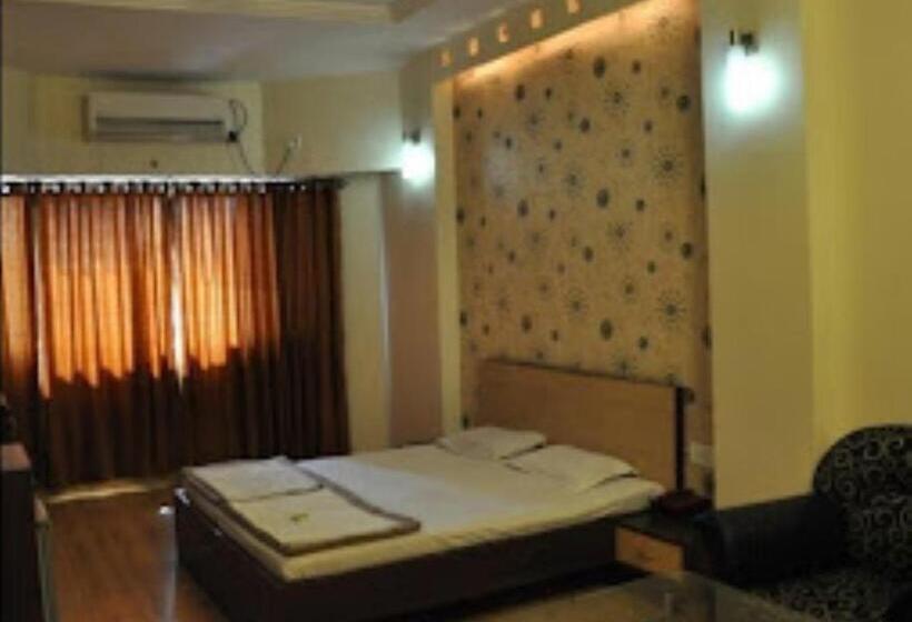 酒店 Radhika Place And City Palace, Parbhani