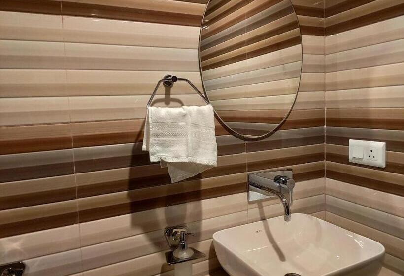 בית מלון כפרי Royal View Residency