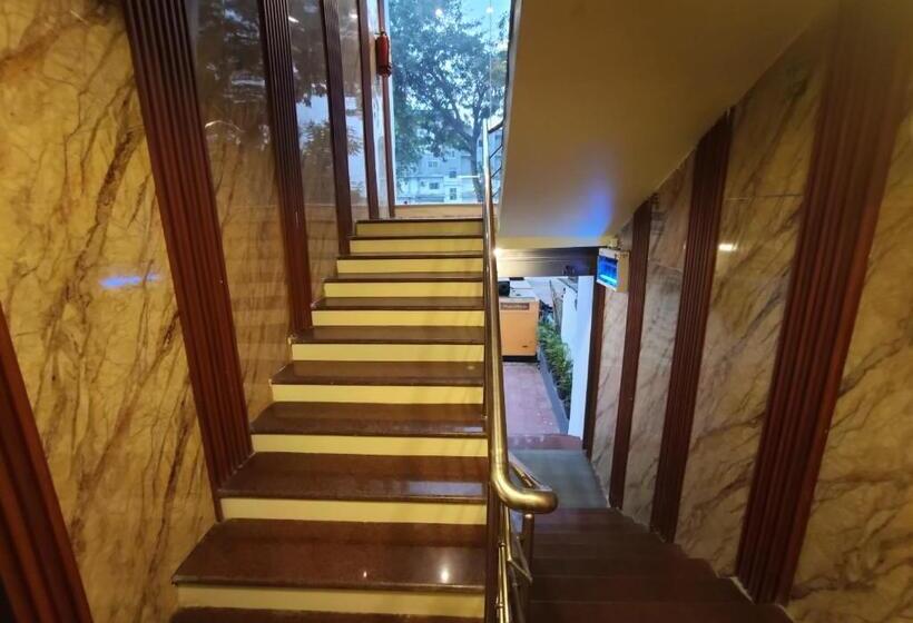 בית מלון כפרי Royal View Residency