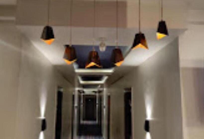 호텔 Shakti Delux Rooms Vadodara
