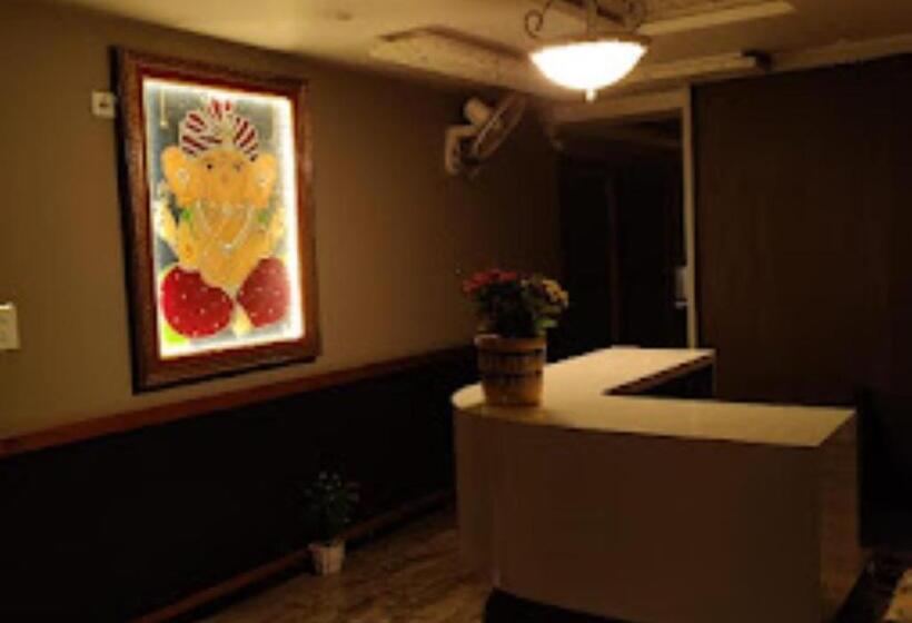 호텔 Shakti Delux Rooms Vadodara