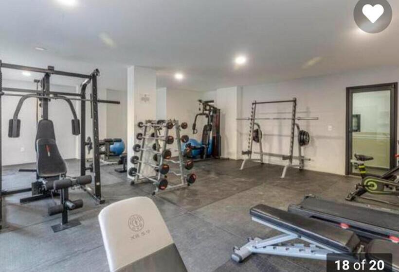 Elegant Condo In An Upscale Building