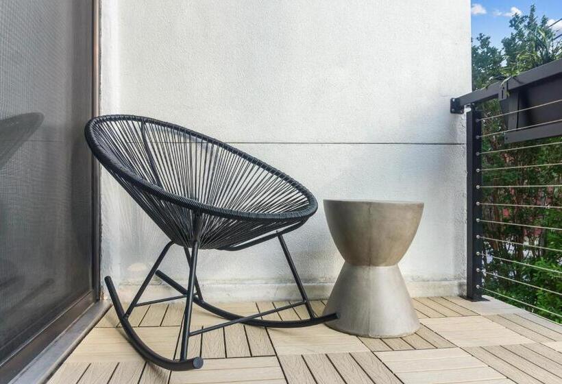 پانسیون Ellum House