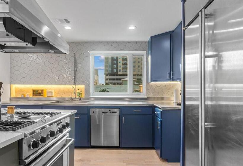 پانسیون Ellum House