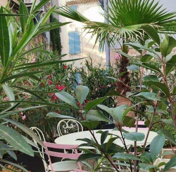 ベッドアンドブレックファースト Maison Consulaire Chambre D Hote De Charme