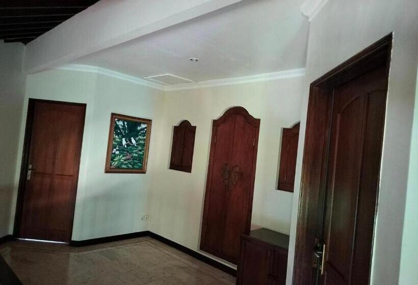 مبيت وإفطار Villa Layang Bulan