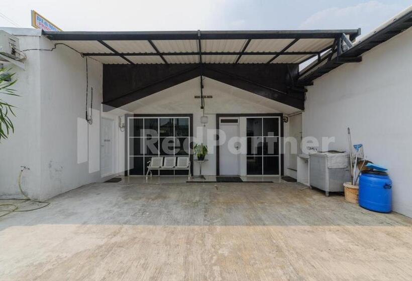 ホテル Bintaro Guest House Near Rs Pondok Indah Bintaro Redpartner