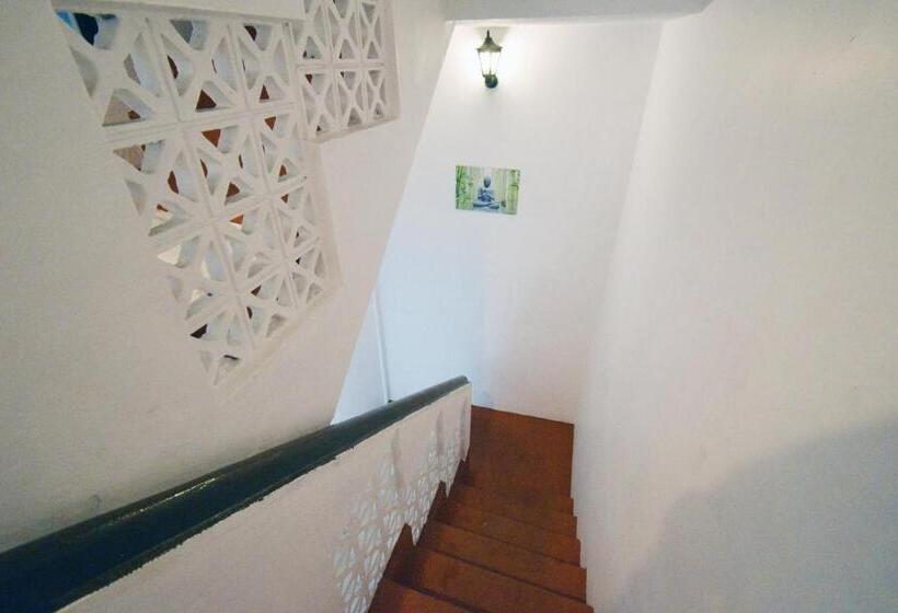 هتل Coral Home Stay