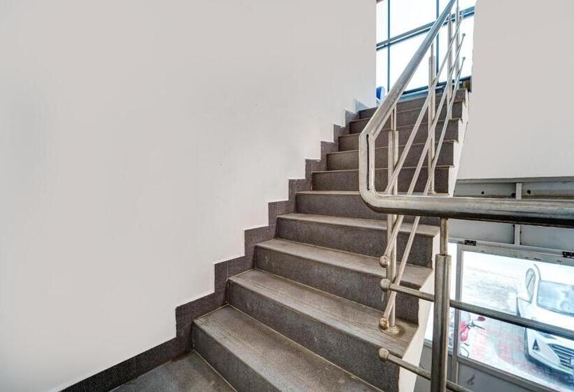 בית מלון כפרי Oyo Flagship Sivalingam Vellachammal Tower
