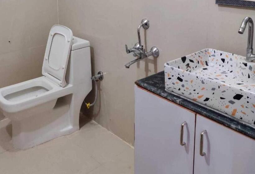 فندق Oyo Raksha Homes